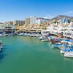 Malaga Puerto De Benalmadena En La Primera Isla Con Piscina Y Parking 3 Habitaciones Vista Al Mar Y Yates