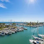 Malaga Puerto De Benalmadena En La Primera Isla Con Piscina Y Parking 3 Habitaciones Vista Al Mar Y Yates