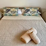 Studio With Access To The Garden. Open Pool. Beach Very Close. Wifi & Netflix Free