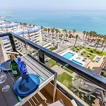 Amazing Views Beachfront Apartment With Swimming Pool