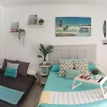 El Estudio De La Playa Benalbeach Holidays Deluxe
