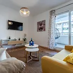 Spacious 2Bed Family Apartment In Puerto Marina