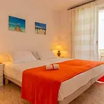 797 Holiday Rentals - Piso Para 4 Con Amplia Terraza Al Jardin Y Al Mar