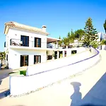 Private Villa With Pool, Casa Torre Bonita