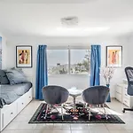 Townhouse Close To The Beach