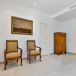 Luxury Apt. The One - Jacuzzi, Spa , Gym & Pool