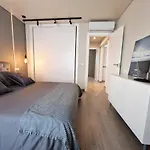 Emerald Apartment - Spacious Modern 2 Bedroom