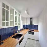 Lovely 2 Bedroom Apartment W/ Large Garden + Pools