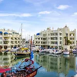 Hermoso Apt En Benalbeach Con Vistas Al Mar
