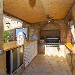 Summer Offers! Fabulous Luxury Villa Near The Beach Sleeps 8