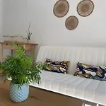 Piso Cerca A La Playa Con Piscina Y Vistas Al Mar
