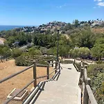 Piso Cerca A La Playa Con Piscina Y Vistas Al Mar