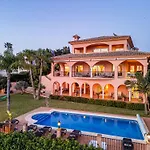 Beachside Villa With Panoramic Sea Views