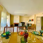 Large Apartment Nearby The Sea