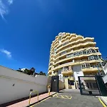 Vistas Al Mar Y Al Puerto Deportivo