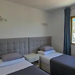 Beach Santa Ana, Pool, 2 Free Parking, Wifi, 3 Bedrooms, For 6-7 People, Large Terrace With Sea View