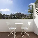 Charming 2-Bedroom Apartment With Terraces & Pool In Torrequebrada