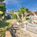Villa Con Maravillosas Vistas Y Jardines
