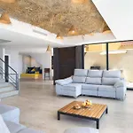 Spacious Villa With Great Views!