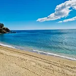 G&G Premium Malibu Beach