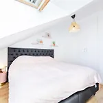 Stylish 4Bd Apt With Pool Access & Nearby Beach