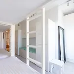 Stylish 4Bd Apt With Pool Access & Nearby Beach