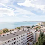 Stylish 4Bd Apt With Pool Access & Nearby Beach