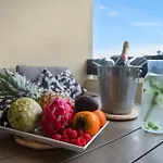 Luxury And First Line Apartment