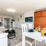 Marvelous Views, Pools, Steps To The Beach!