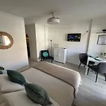 Coastal Feeling, Sea Views & Pools Apt Hercules