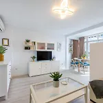 797 Holiday Rentals- Moderno, céntrico y espacioso estudio Benalmádena