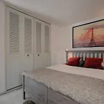 082 - Stunning Sea Views Beachfront Apartment