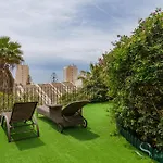 Beautiful Views Family Townhouse Steps From The Beach
