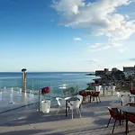 Las Arenas Suites