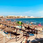 3 Bedroom, 250M From The Beach! Swimming Pool, Parking!