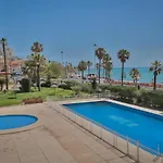 Espacioso bajo frente al mar