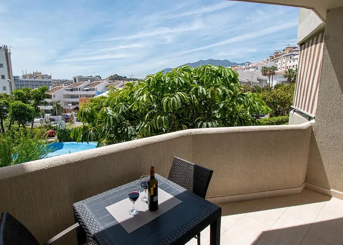 BENAL BEACH Superb Beach front 1 Bedroom Apartment, Sleeps 5