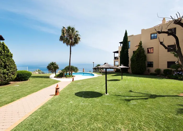 Piso Benalmádena Pueblo con vista, piscina y tranquilidad