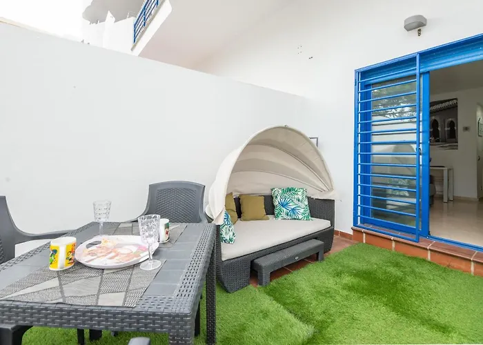 Modern Apartment Next To The Beach, Pets Friendly