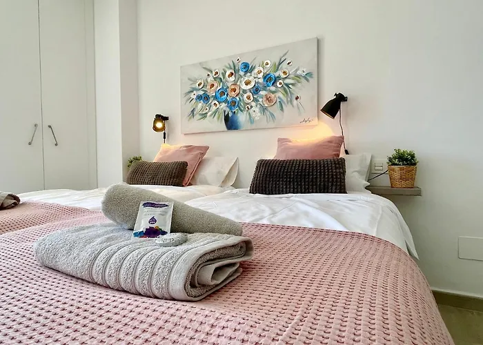 Benalmádena studio home with sea view, very near the beach