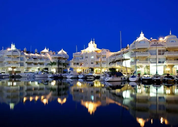 One Palm View 2-Bdr - A Step From The Ocean!