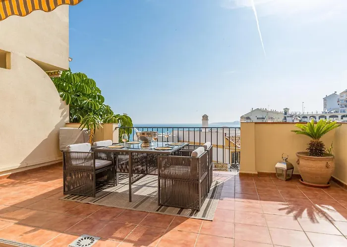 2 Bed Apartment, Big Terrace, Pool, Views + Beach!