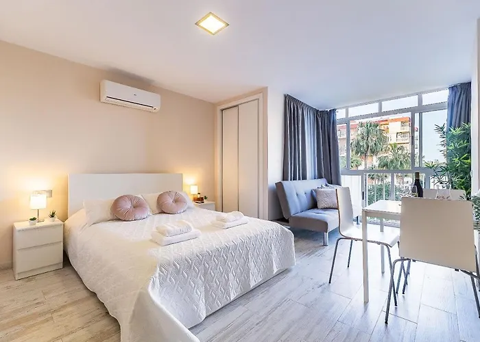 Sun Coast Benalmadena -- Superb Studio With 4 Pools, Gardens & Breakfast