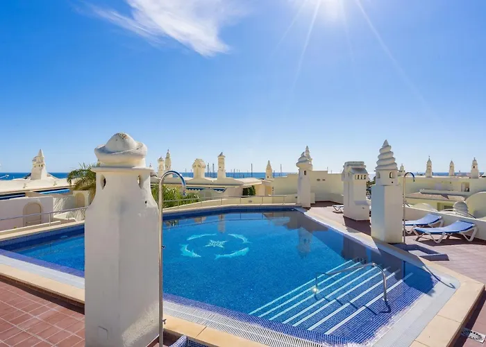 Malaga Puerto De Benalmadena En La Primera Isla Con Piscina Y Parking 3 Habitaciones Vista Al Mar Y Yates