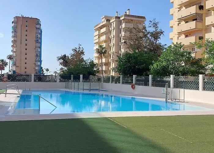 Elegante Alojamiento Con Piscina A 200 M Del Mar.