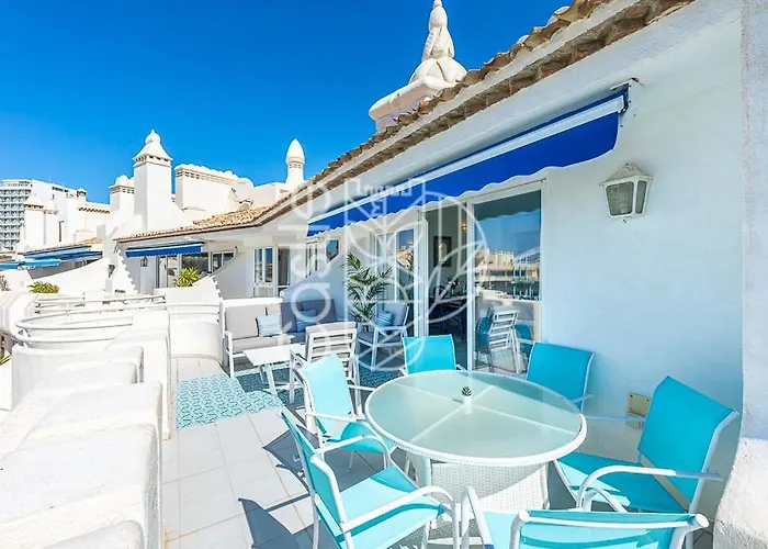Puerto De Benalmadena Apartamento Vacacional Con Vistas Al Mar Y Yates Tres Habitaciones 2 Banos