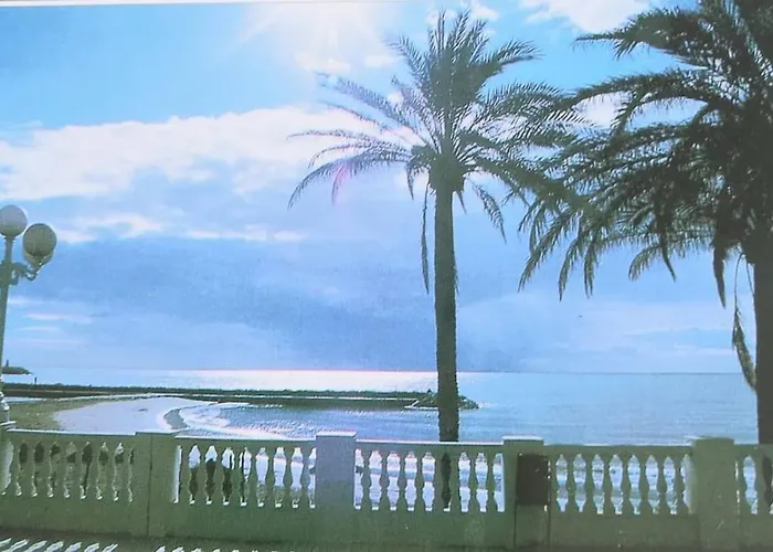 Lux. Frontbeach-Terrace. 5 Pools.Tv. 2 A.C.Netflix