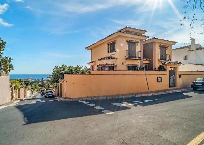 Nice Home In Benalmadena With 5 Bedrooms, Wifi And Outdoor Swimming Pool