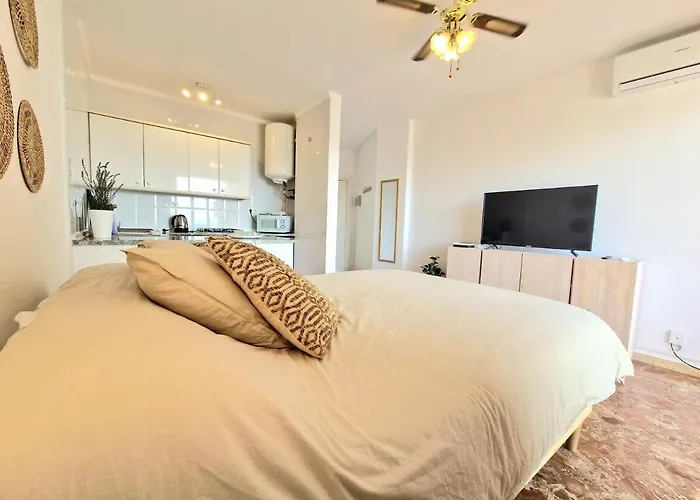 Aa Guest - The Golden Sea Views Eco Apartment