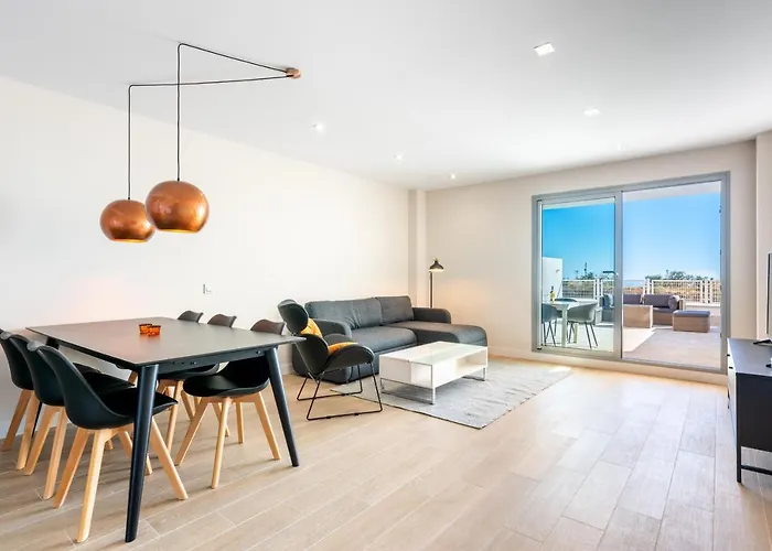 Blossom - Modern 2 Bedroom Apartment Within Walking Distance To Benalmadena Pueblo